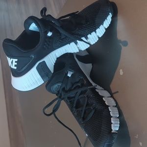 Nike Women's Free Metcon 4 Training Shoe